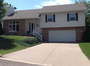 306 Meadow View Rd, Mount Horeb, WI 53572