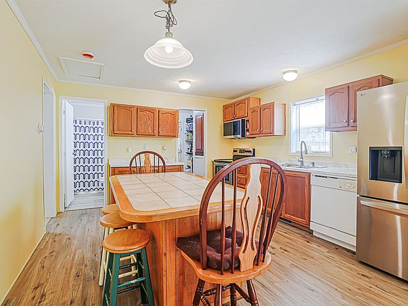 5th image of 265 Lowell Street