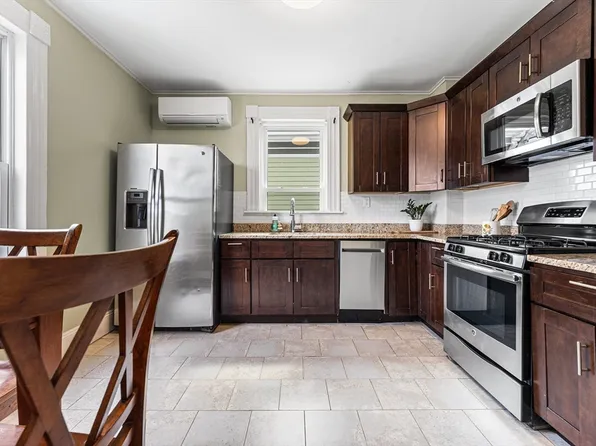 4 Boardman St #2, Salem, MA 01970