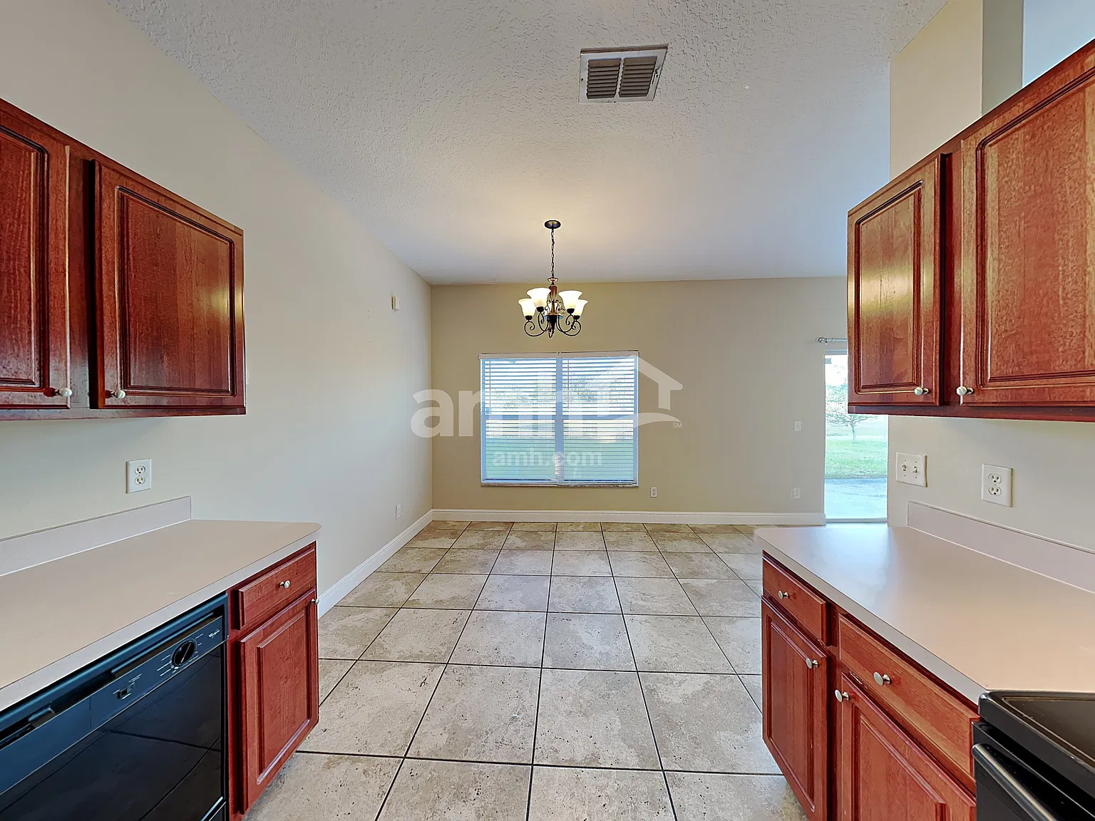 5 bed, 2.5 bath, 1877 sqft, $2,760 — Photo 3