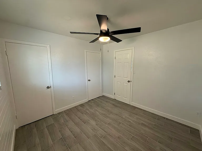 2206 W Vista Ave #B — Photo 13