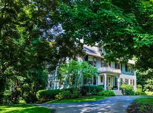 18 Hawthorne Rd, Wellesley, MA 02481