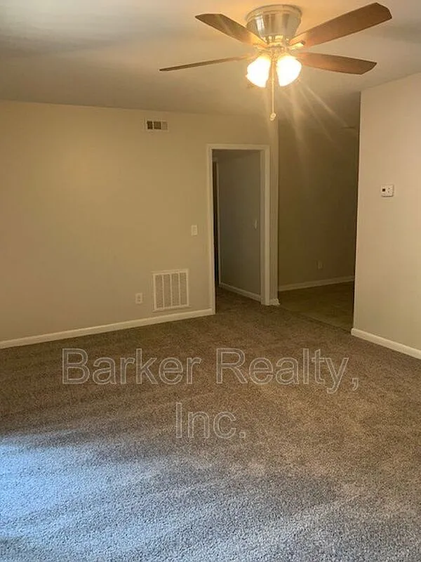 2 bed, 1.0 bath, 823 sqft, $1,200 — Photo 4