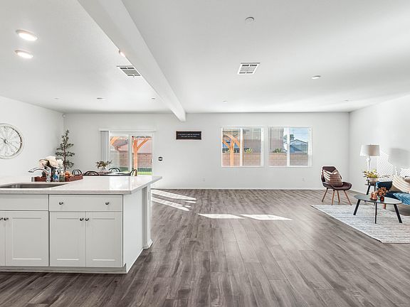 5th image of 44125 Sierra Vista Dr