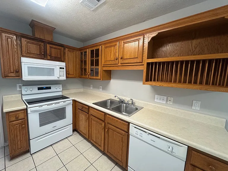 7002 Oak Side Ct — Photo 9