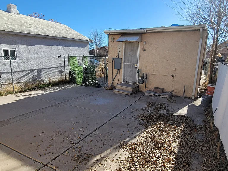 Santa Fe Ave SW — Photo 16