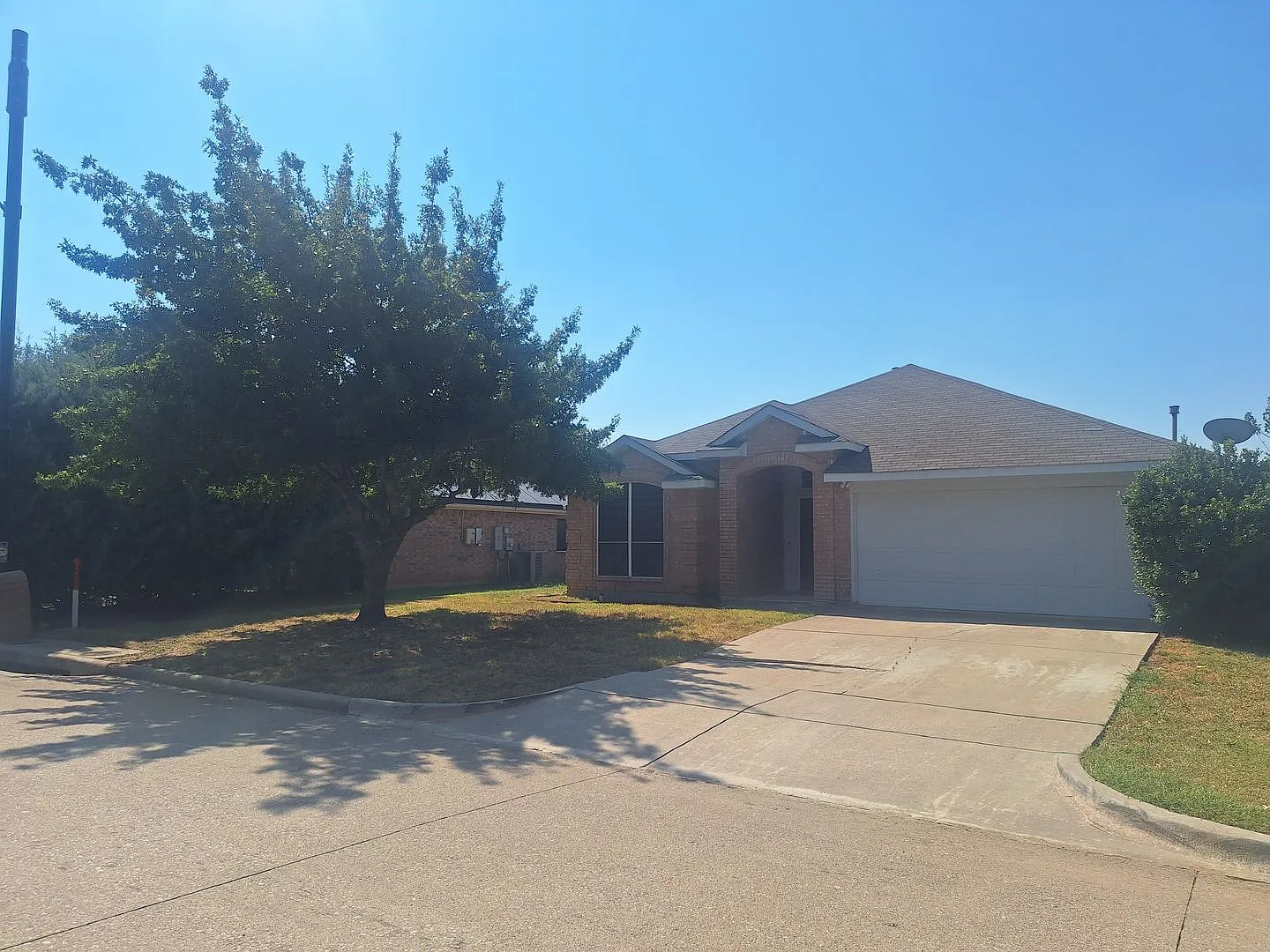 3-Bed Fort Worth Gem — Photo 2