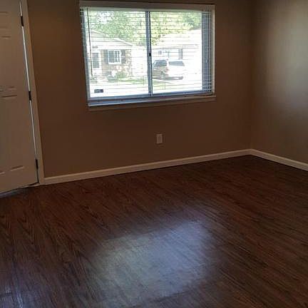3rd image of 27750 Oneil St