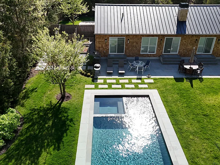 147 Pembroke Dr — Photo 7
