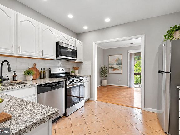 3rd image of 8 Cross Keys Rd #8E