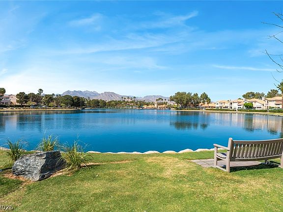 3rd image of 8048 Marbella Cir
