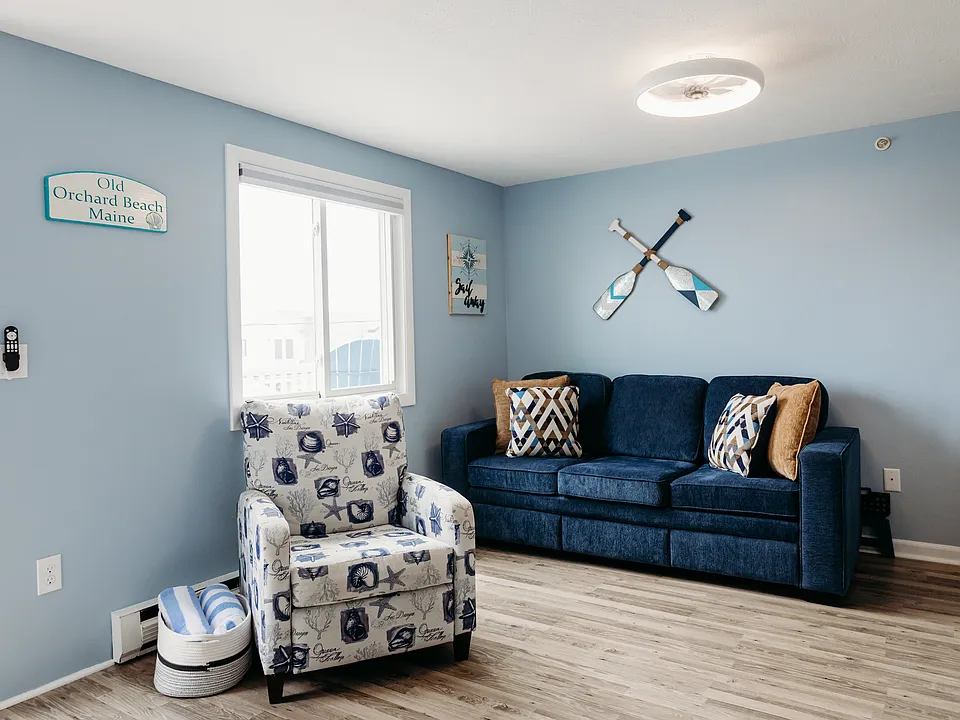 189 E Grand Ave #304
