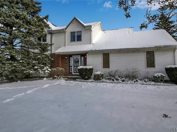 2 Sunshine Dr, Amherst, NY 14228