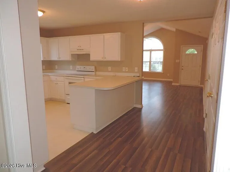 105 Monterey Cir — Photo 5