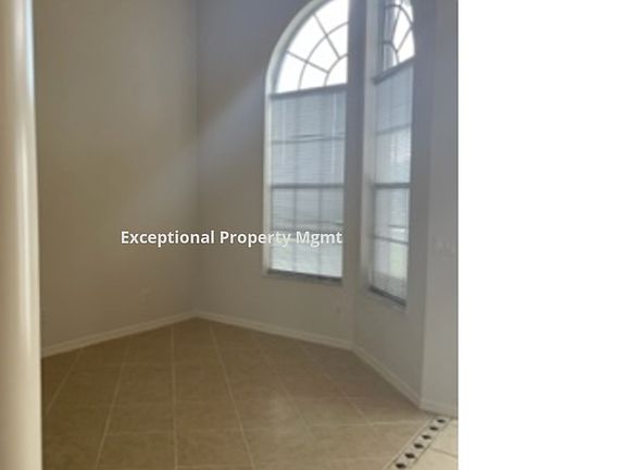 5th image of 303 SW 26th Pl