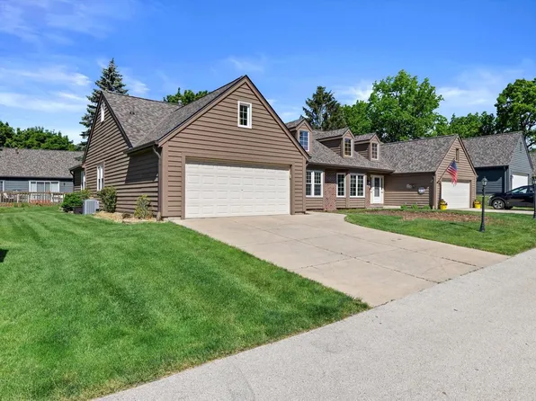 3713 South Bayberry LANE, Greenfield, WI 53228