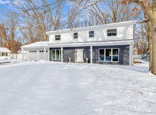 19 Stuyvesant Circle E, East Setauket, NY 11733