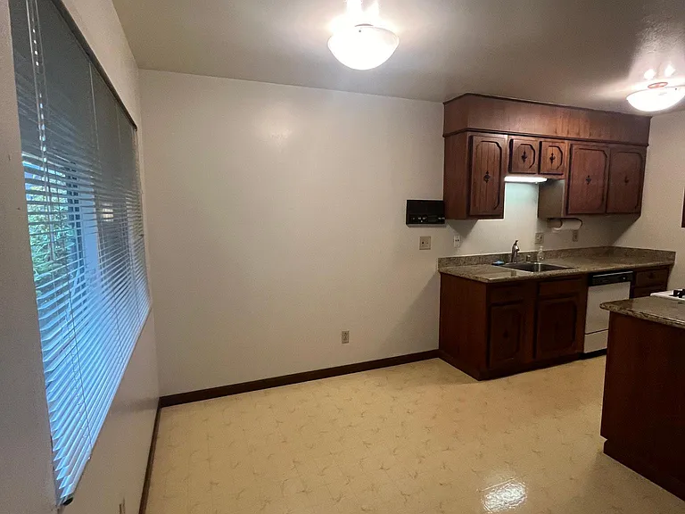 925 Madison St #2 — Photo 5