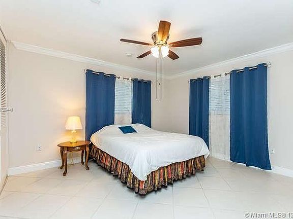 4th image of 1260 Venetia Ave