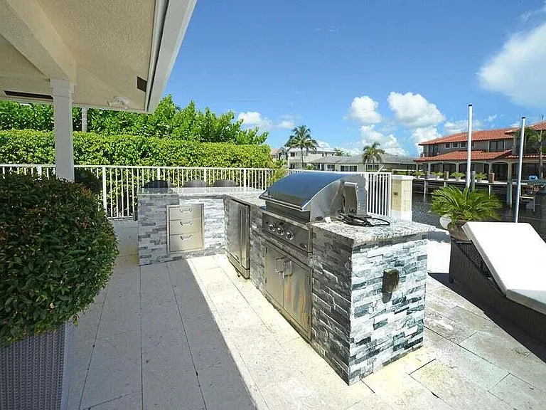 885 NE Mulberry Dr — Photo 21