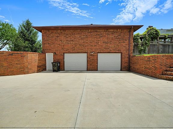 4th image of 2530 Argonne Dr
