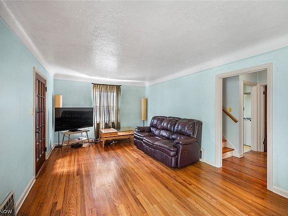 3rd image of 21570 Priday Ave