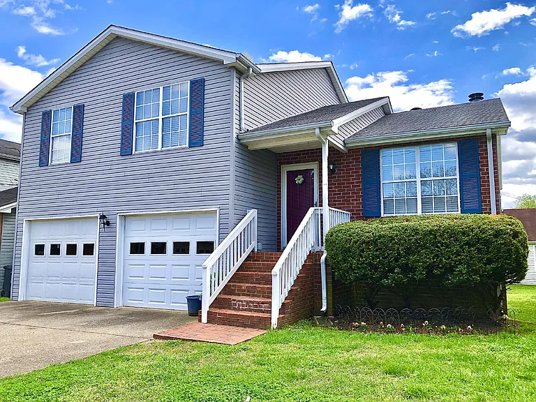 108 Edgehill Ln — Photo 1
