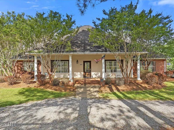 222 Doc Henry Cv, Terry, MS 39170