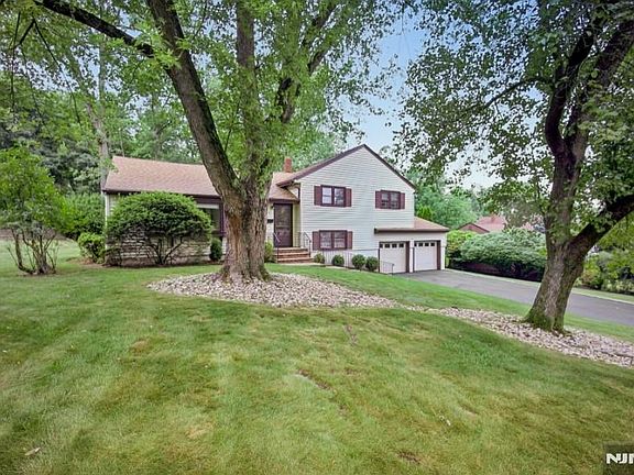 2nd image of 19 Bear Brook Ln