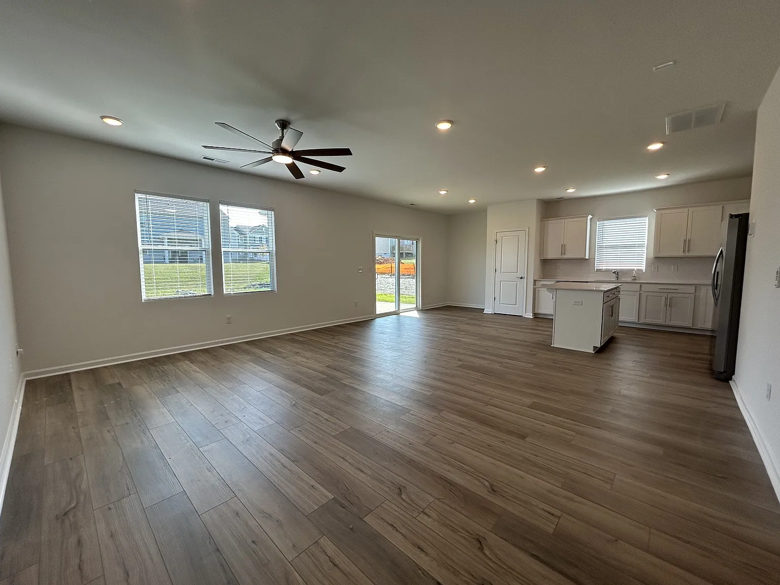 3 bed, 2.5 bath, 1967 sqft, $2,275 — Photo 4