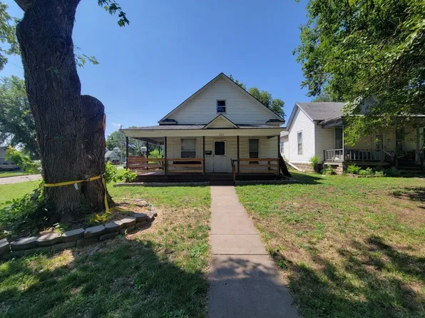 824 E Lincoln Ave, Wellington, KS 67152