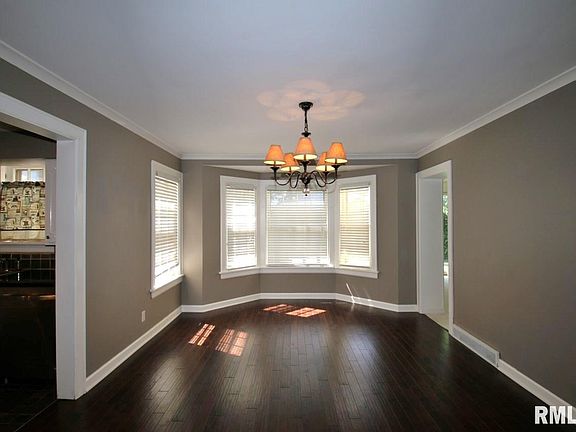 4th image of 302 W Hollyridge Cir