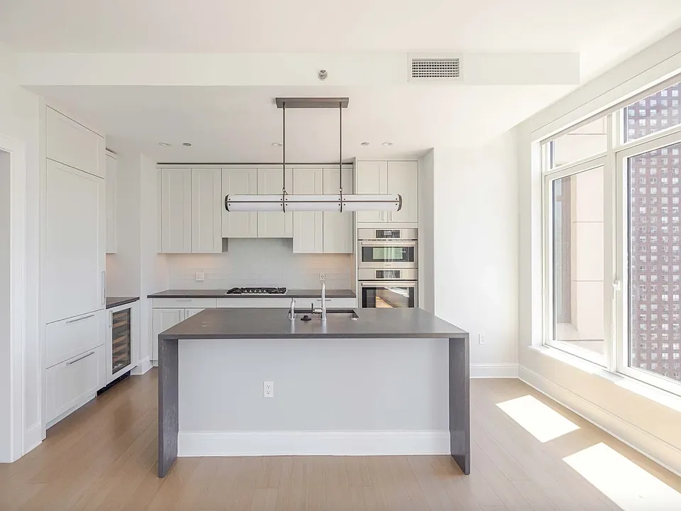 456 E Illinois St #1205