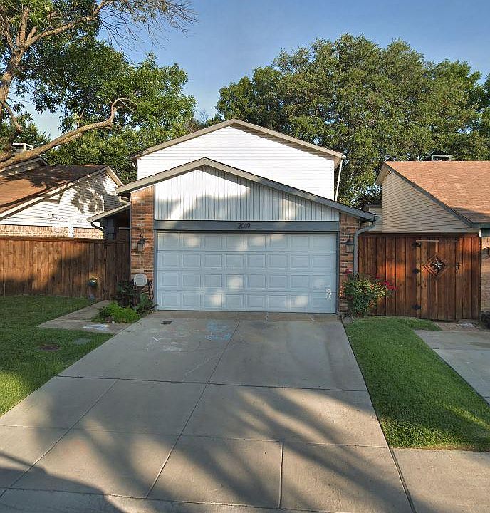 2 car garage with remote open. HOA maintains front yard