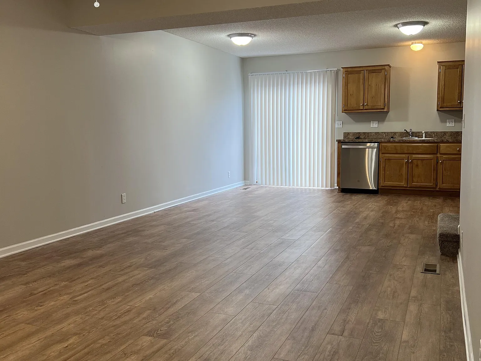 425 L Hawthorne Blvd - 3 — Photo 4