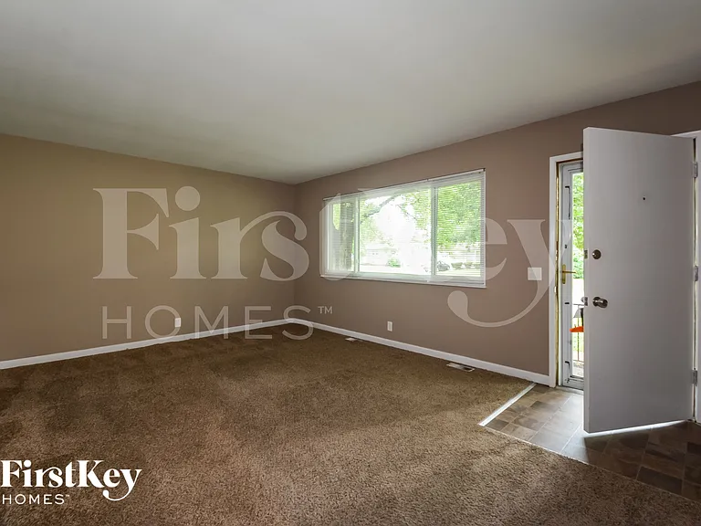 400 Humes Ln — Photo 5
