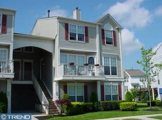 247 Rosebay Ct, Delran, NJ 08075