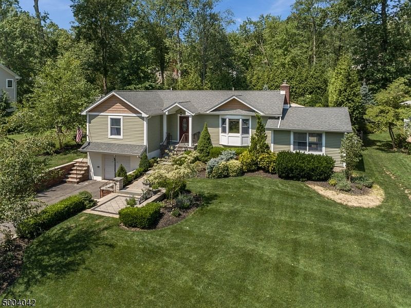 1st image of 11 Longwood Ct