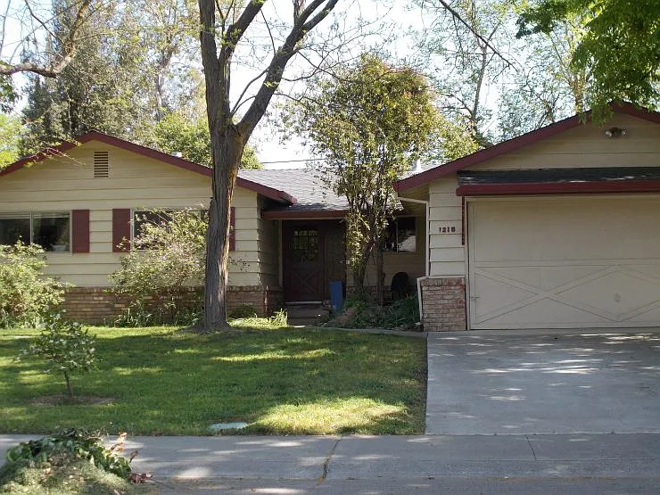 1216 Eureka Ave