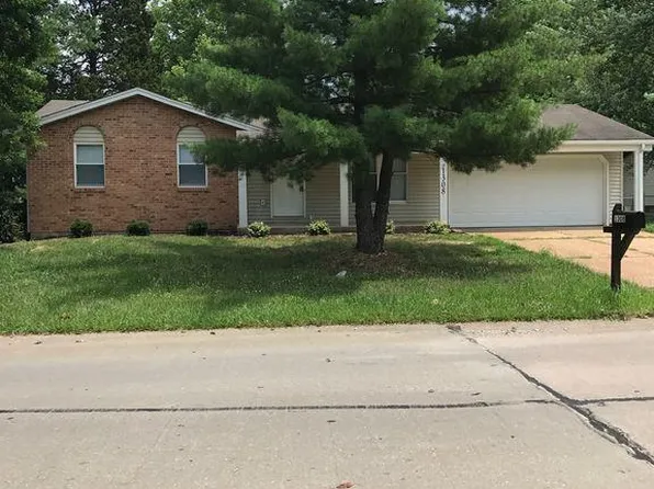 1308 Trails Dr, Fenton, MO 63026