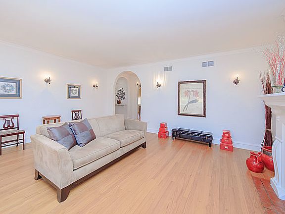 4th image of 2709 W Lunt Ave