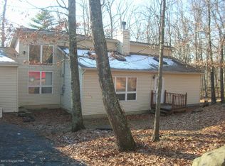 556 Owl Ct, Bushkill, PA 18324