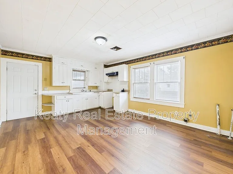 413 Dorothy St — Photo 9