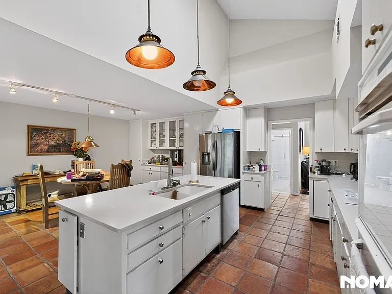 5314 Oak Bay Dr E — Photo 3