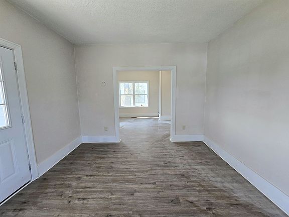 3rd image of 519 Oak St