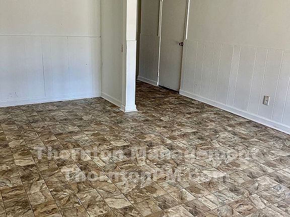 4th image of 408 Olde Greenwich Cir