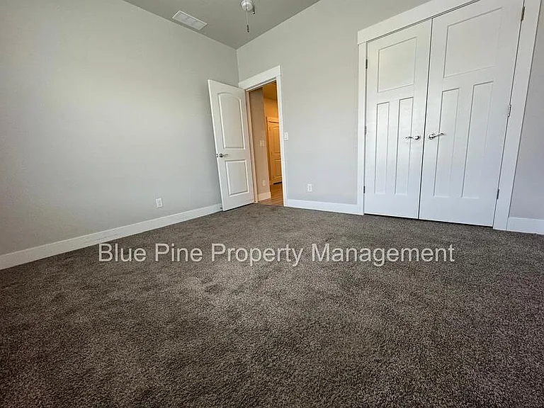 2824 E Brooklyn St — Photo 3