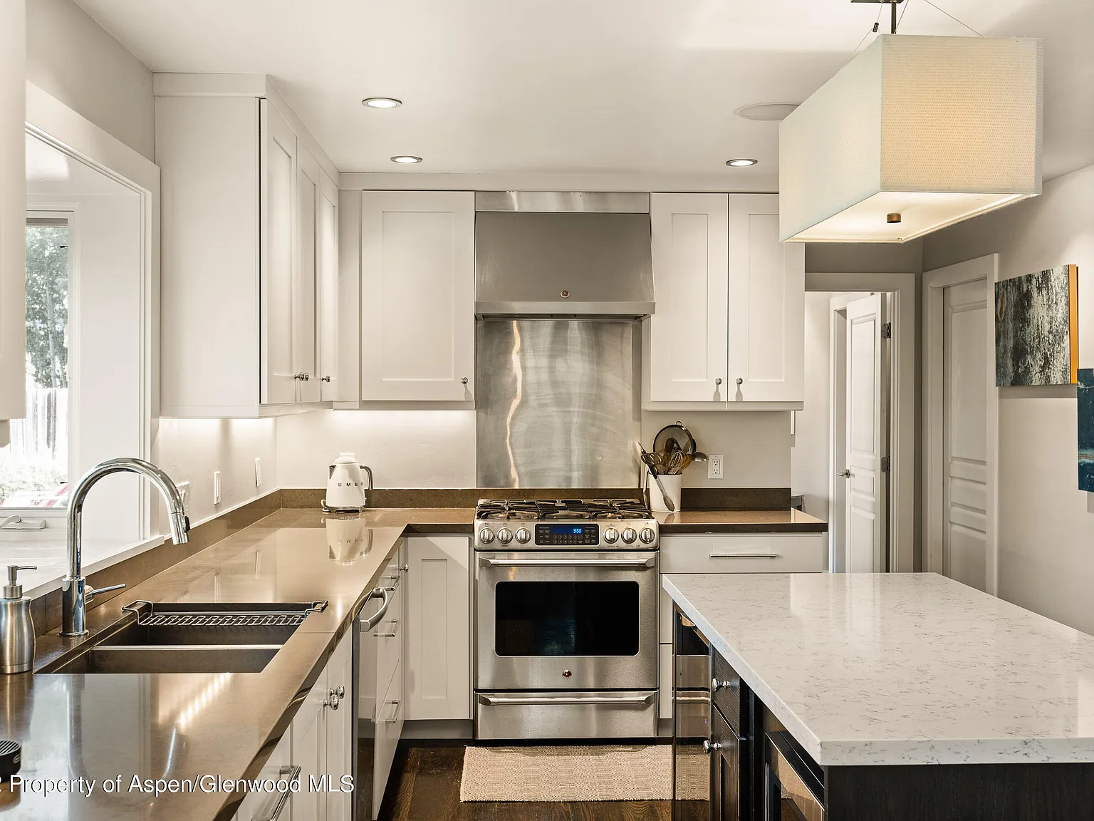 4 bed, 2.5 bath, 2718 sqft, $22,500 — Photo 3