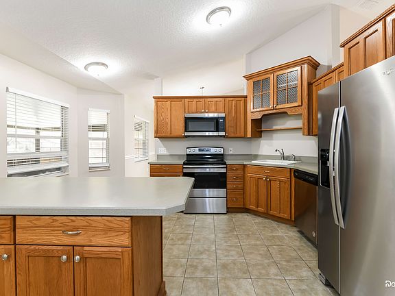 2nd image of 840 High Pointe Cir