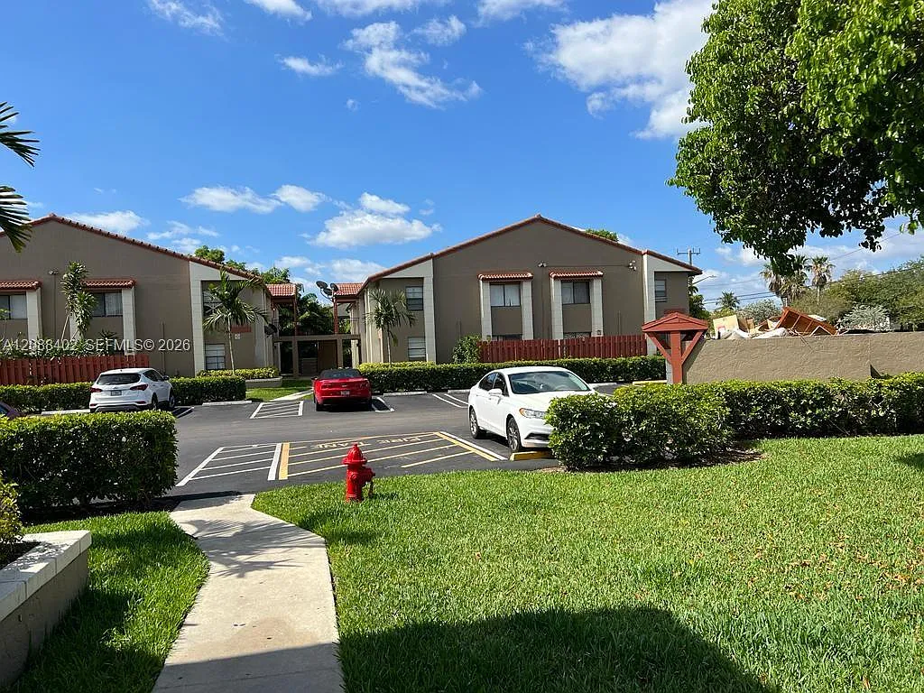 Coral Springs Villas Cond — Photo 2